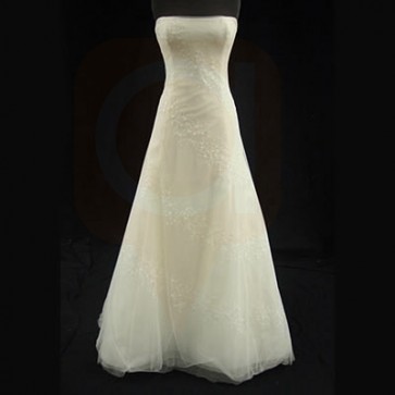 2G019 - Vera Wang Wedding Dress -  Size 10 - IVORY