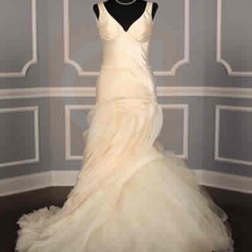 121112 - Vera Wang Wedding Dress -    Size 12 - Ivory