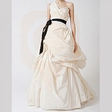 121510 - Vera Wang Wedding Dress -    Size 8 - Ivory