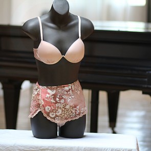 Seamless Pink Bra & Skirt Set - Medium