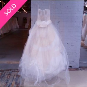 120612 - Vera Wang Wedding Dress -    Size 8 - Ivory