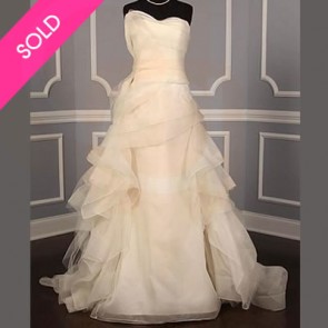 120411 / GENEVIEVE  - Vera Wang Wedding Dress -  Size 8 - Ivory