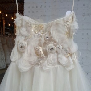 110811/26934-1 - Vera Wang Wedding Dress -    Size 8 - Ivory